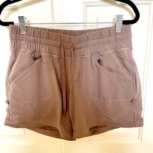 women’s zella athletic shorts size M